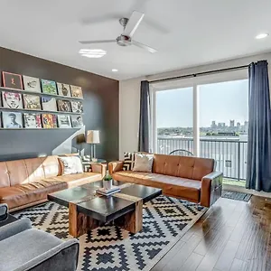 Big New And Modern With Skyline View Mural And Ping Pong Holiday home